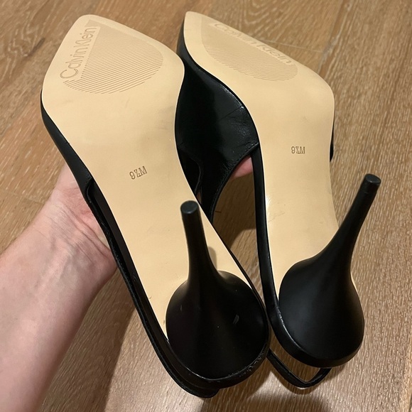 Gently worn Calvin Klein Cinola pump Retails for $109 size 9.5 party perfect - Picture 9 of 11